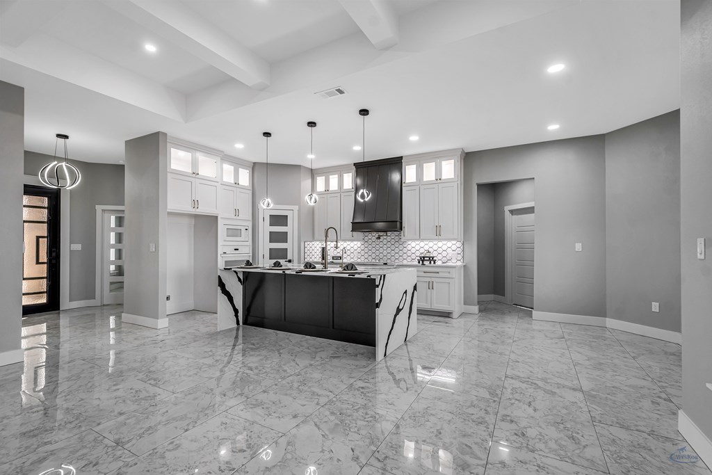 2102 S County Rd 1059