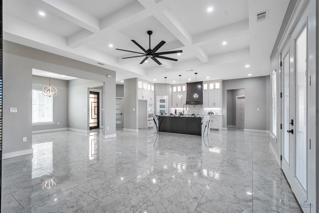 2102 S County Rd 1059