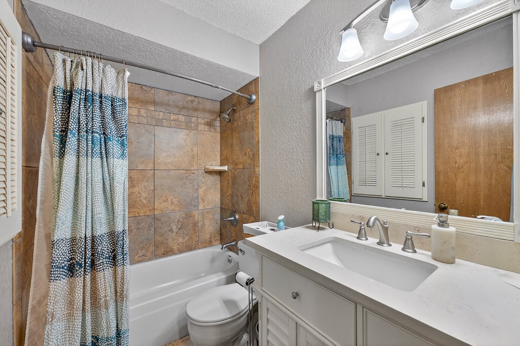 10903 E County Rd 105