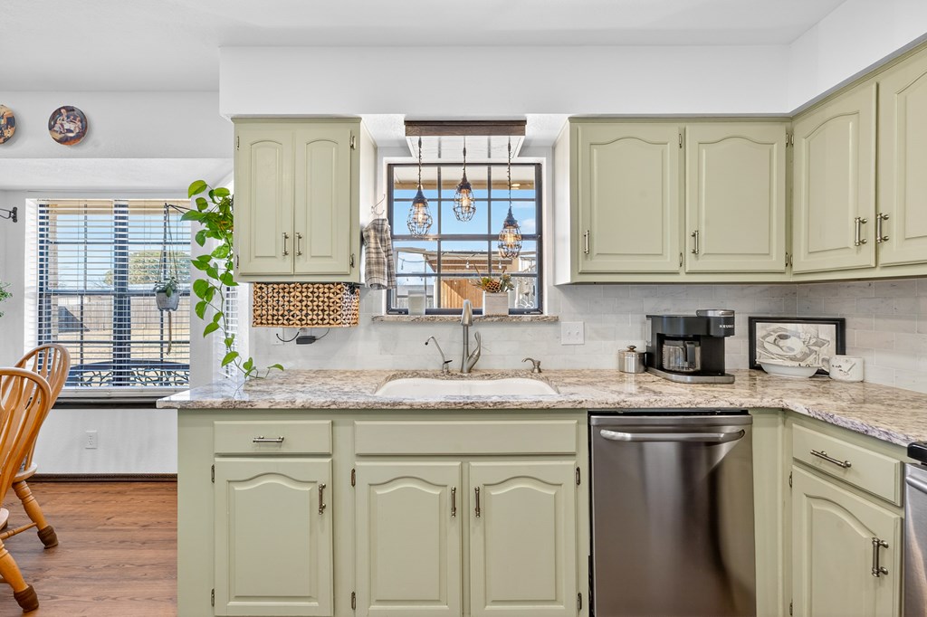 10903 E County Rd 105