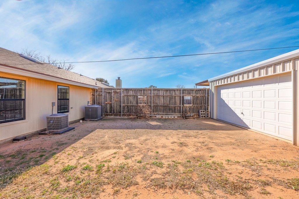 10903 E County Rd 105