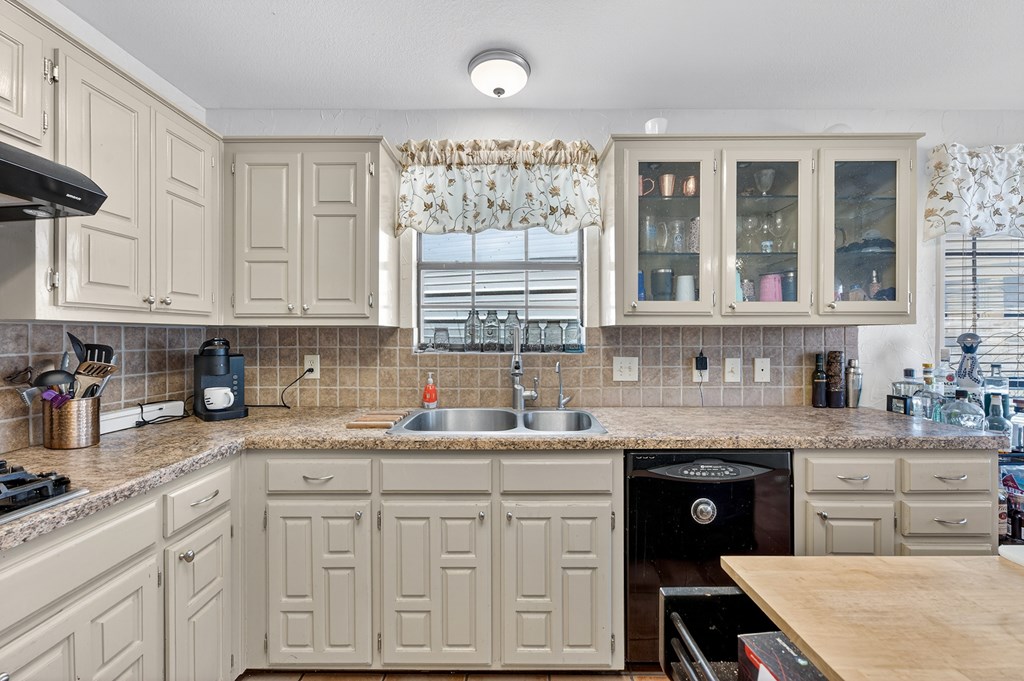 2911 Arrowhead Trail