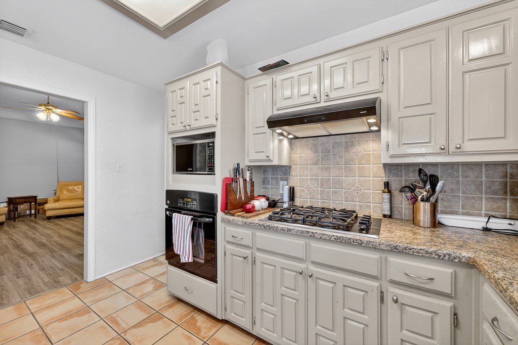 2911 Arrowhead Trail