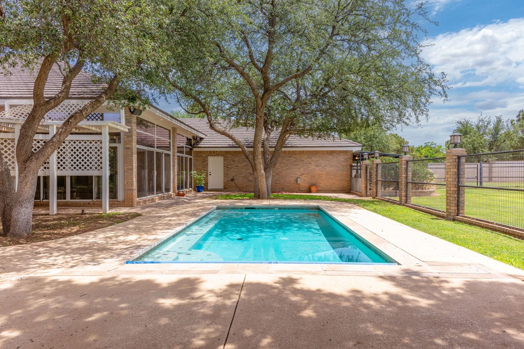5001 Widener Strip