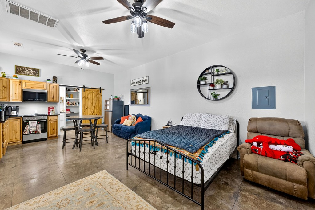 2704 S County Rd 1067