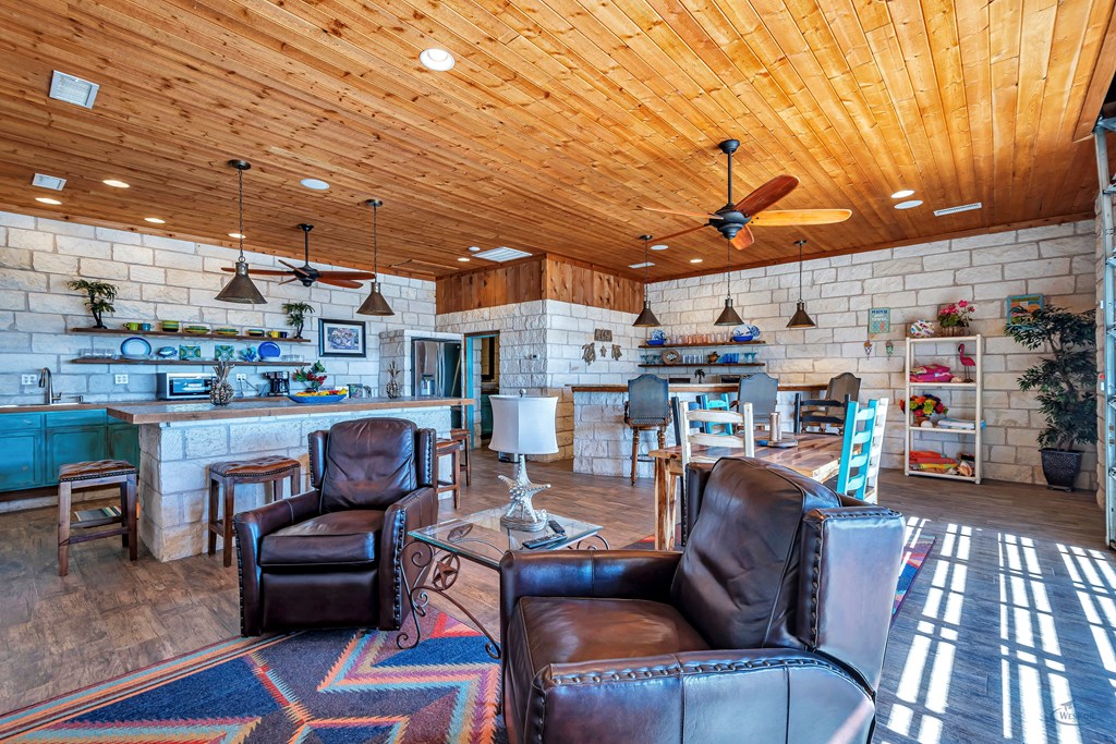 4113 Mockingbird Lane