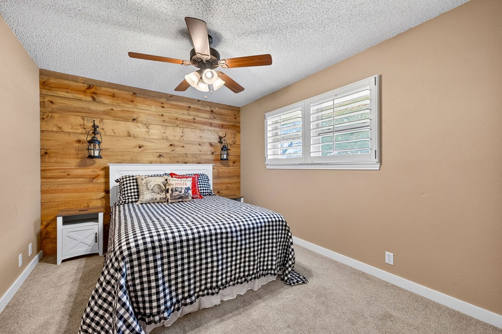 1401 S County Rd 1129