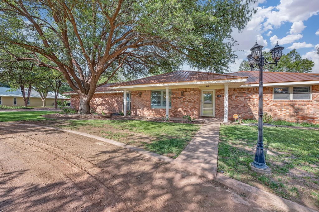 1401 S County Rd 1129