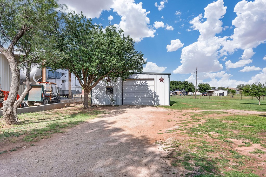 1401 S County Rd 1129