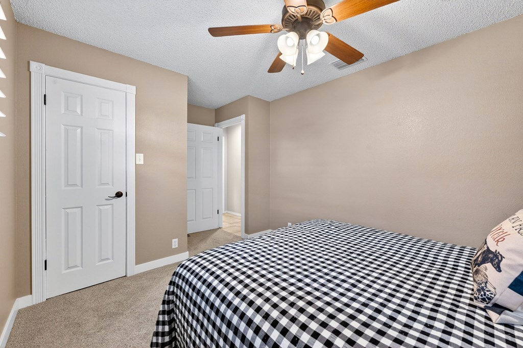 1401 S County Rd 1129