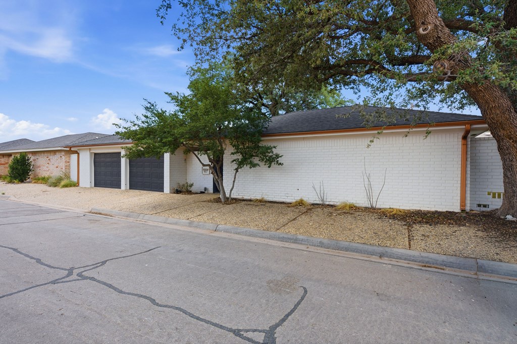 907 Pine Court