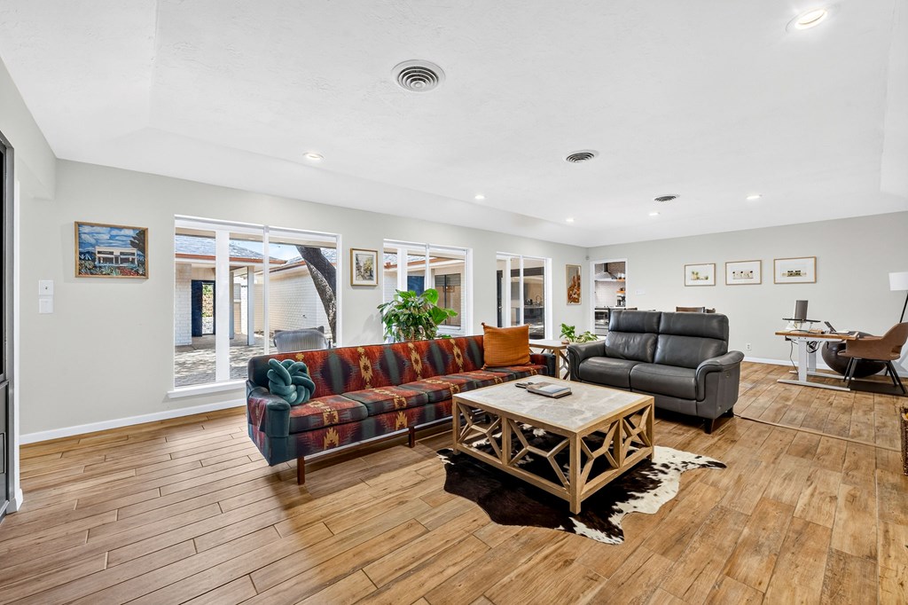907 Pine Court