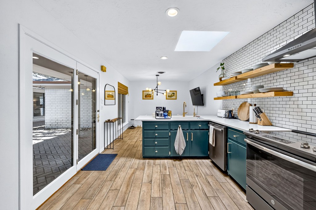 907 Pine Court