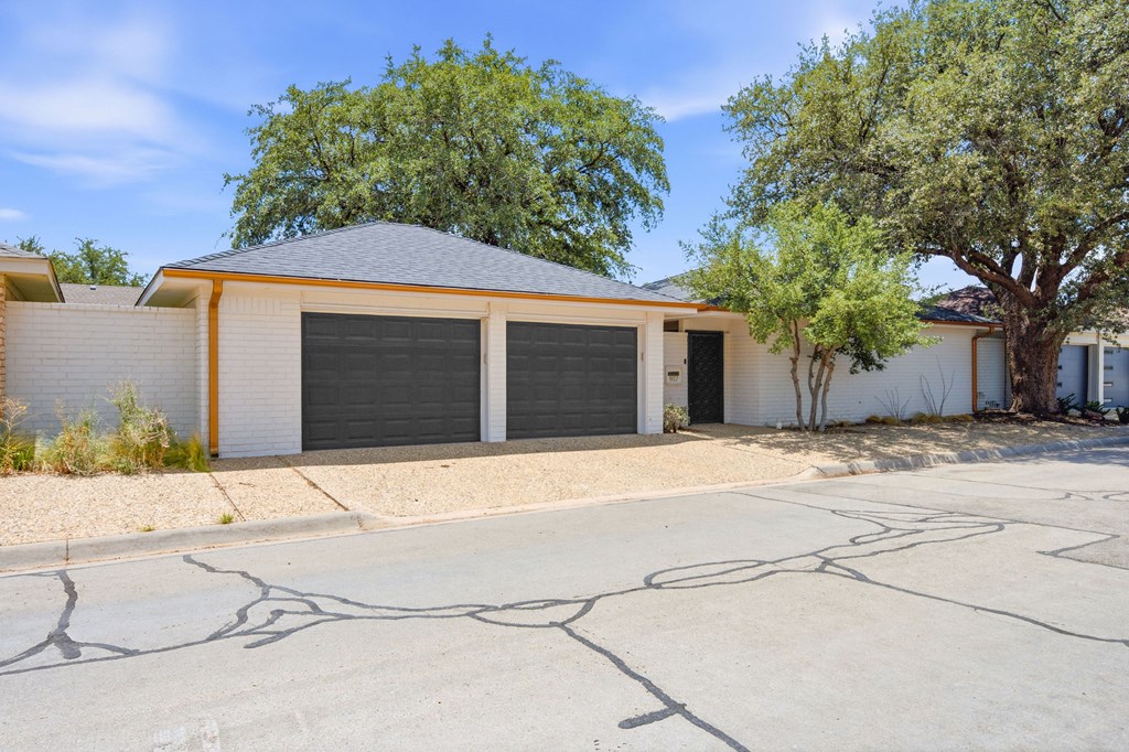 907 Pine Court