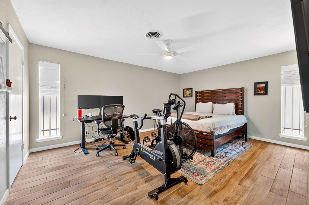 907 Pine Court