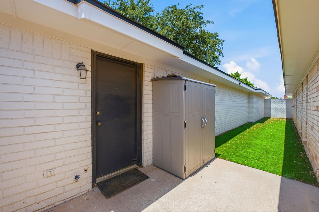 907 Pine Court