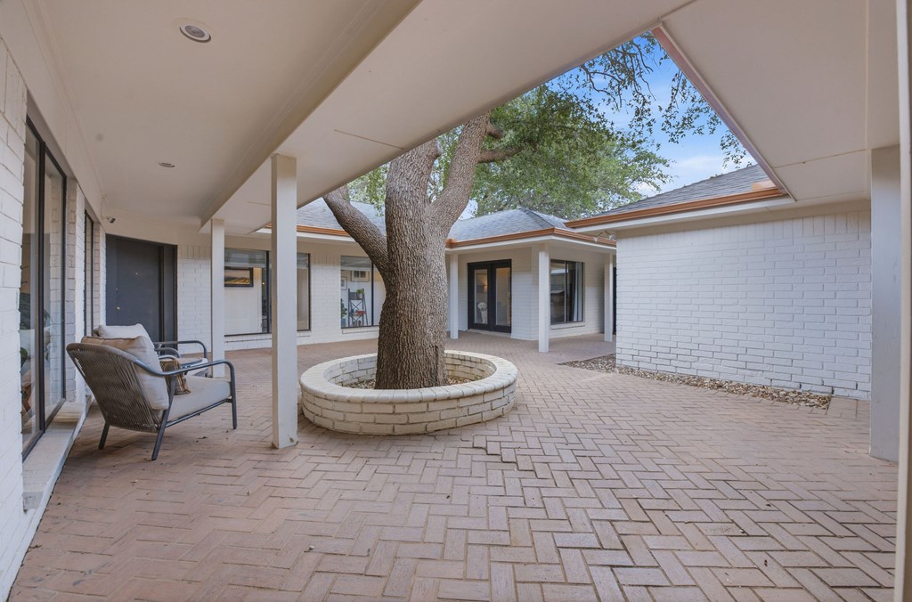 907 Pine Court