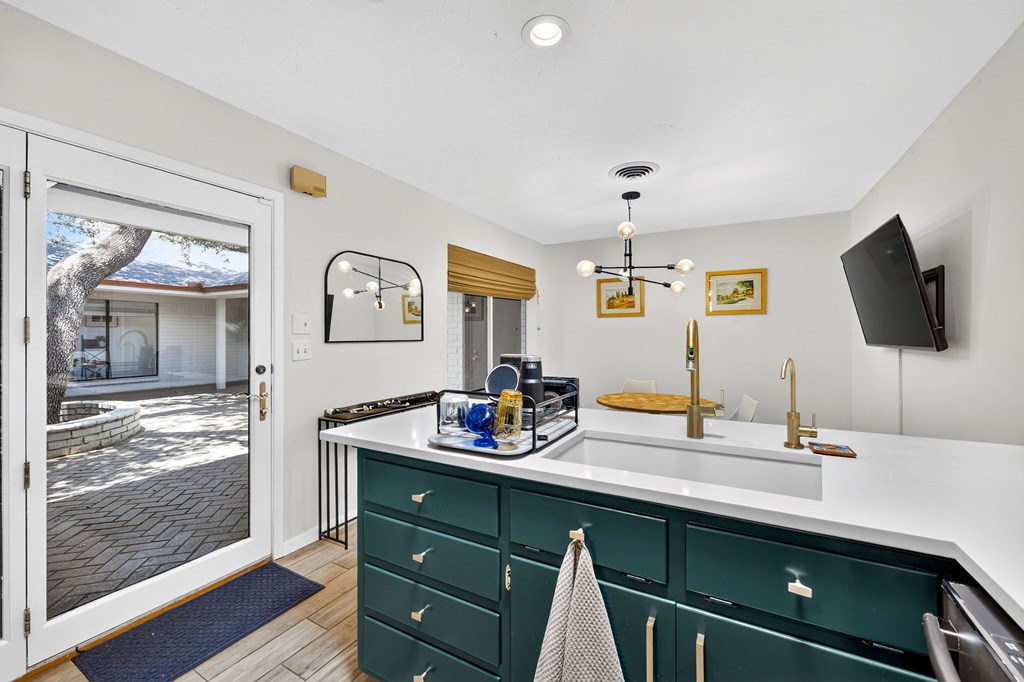 907 Pine Court