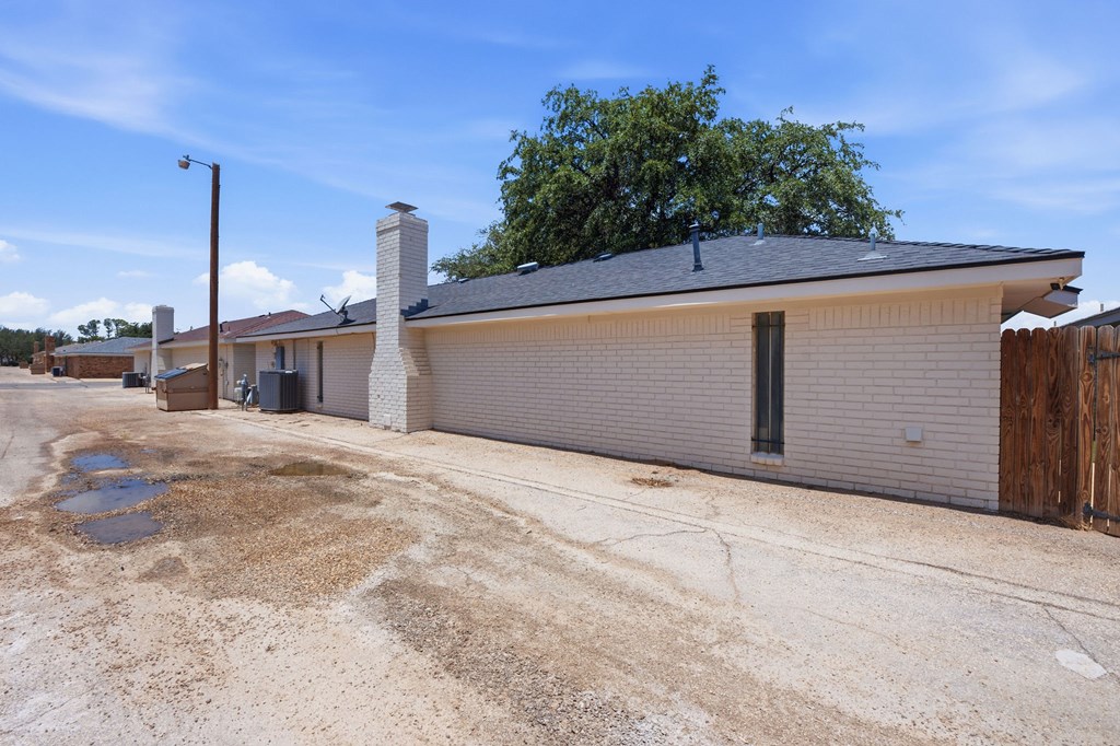 907 Pine Court