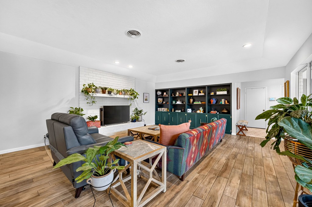 907 Pine Court