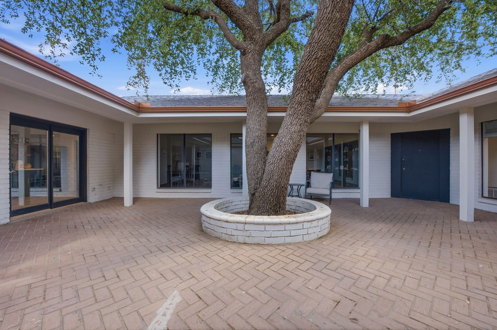 907 Pine Court
