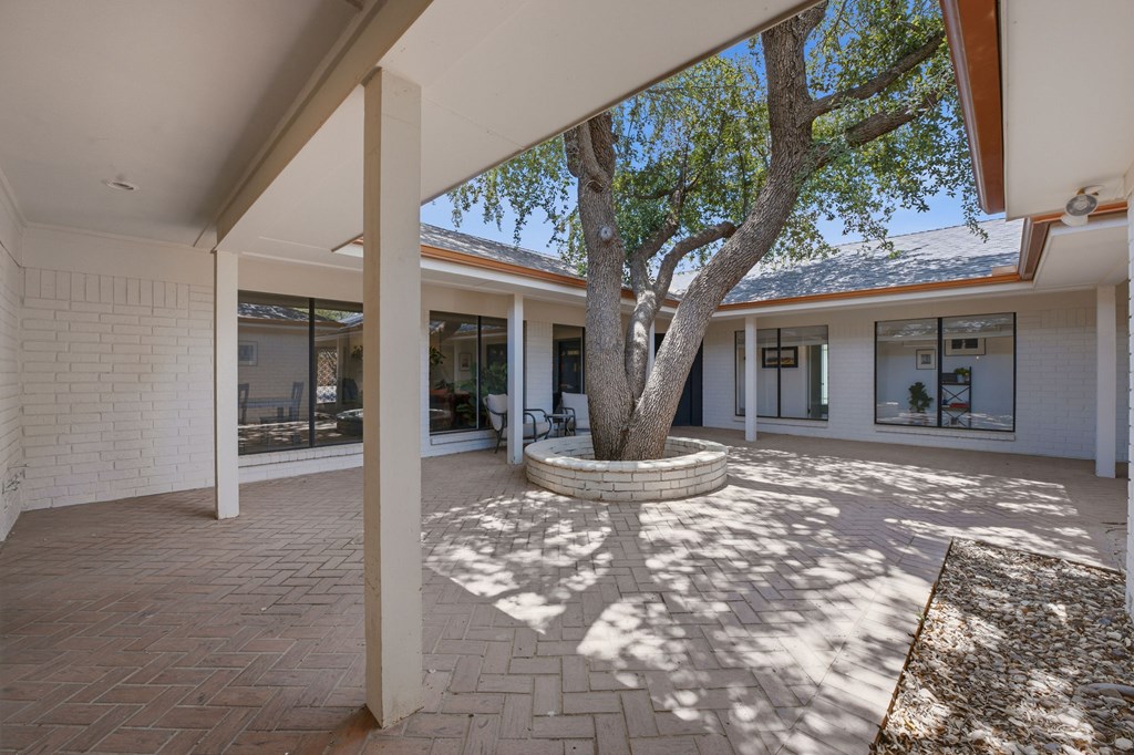 907 Pine Court