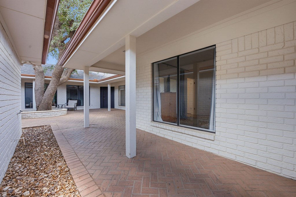 907 Pine Court