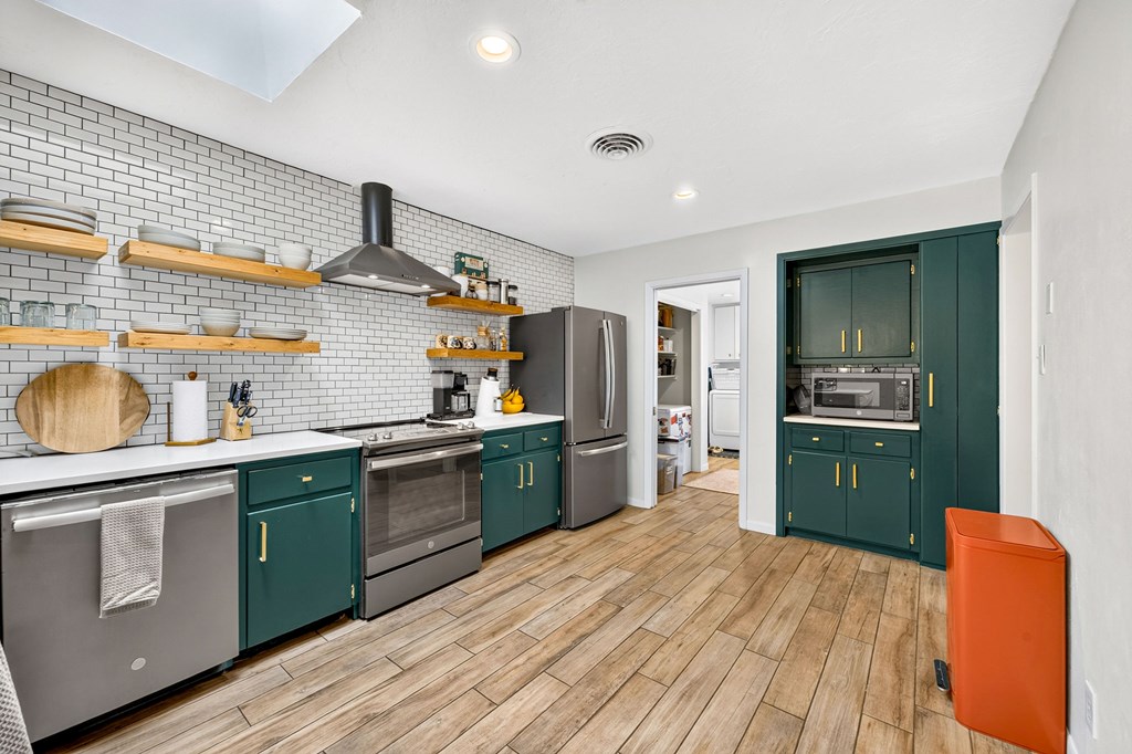 907 Pine Court