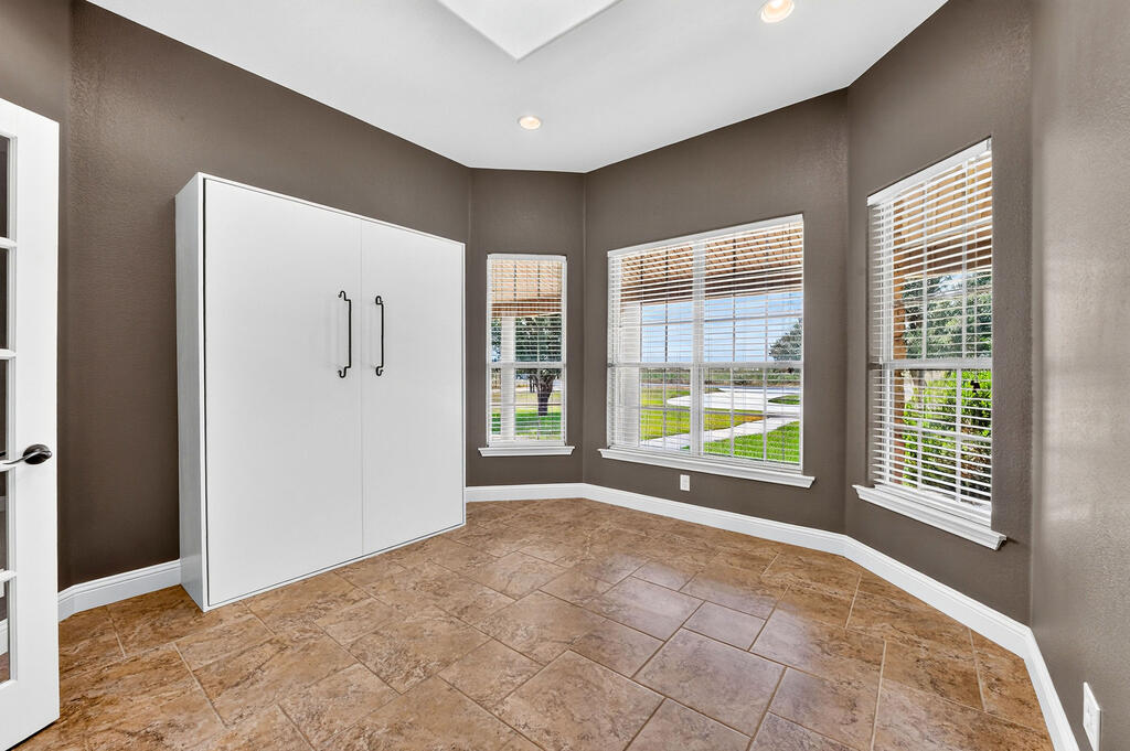 1401 S County Rd 1072