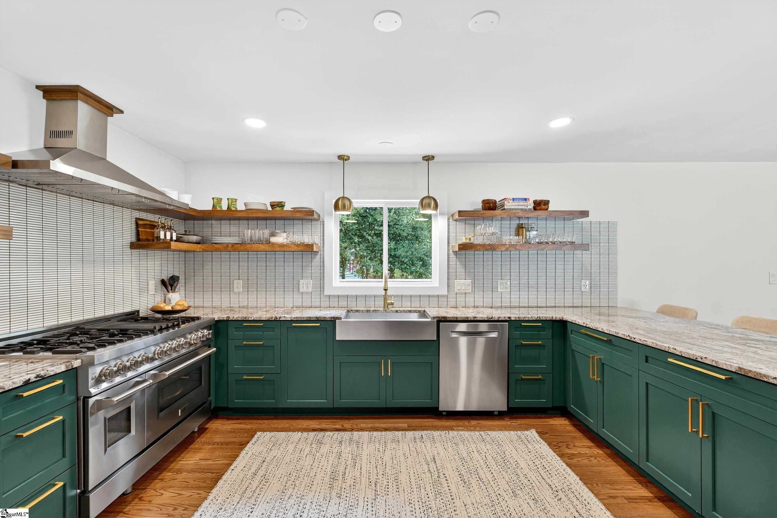 112 Lake Forest Drive