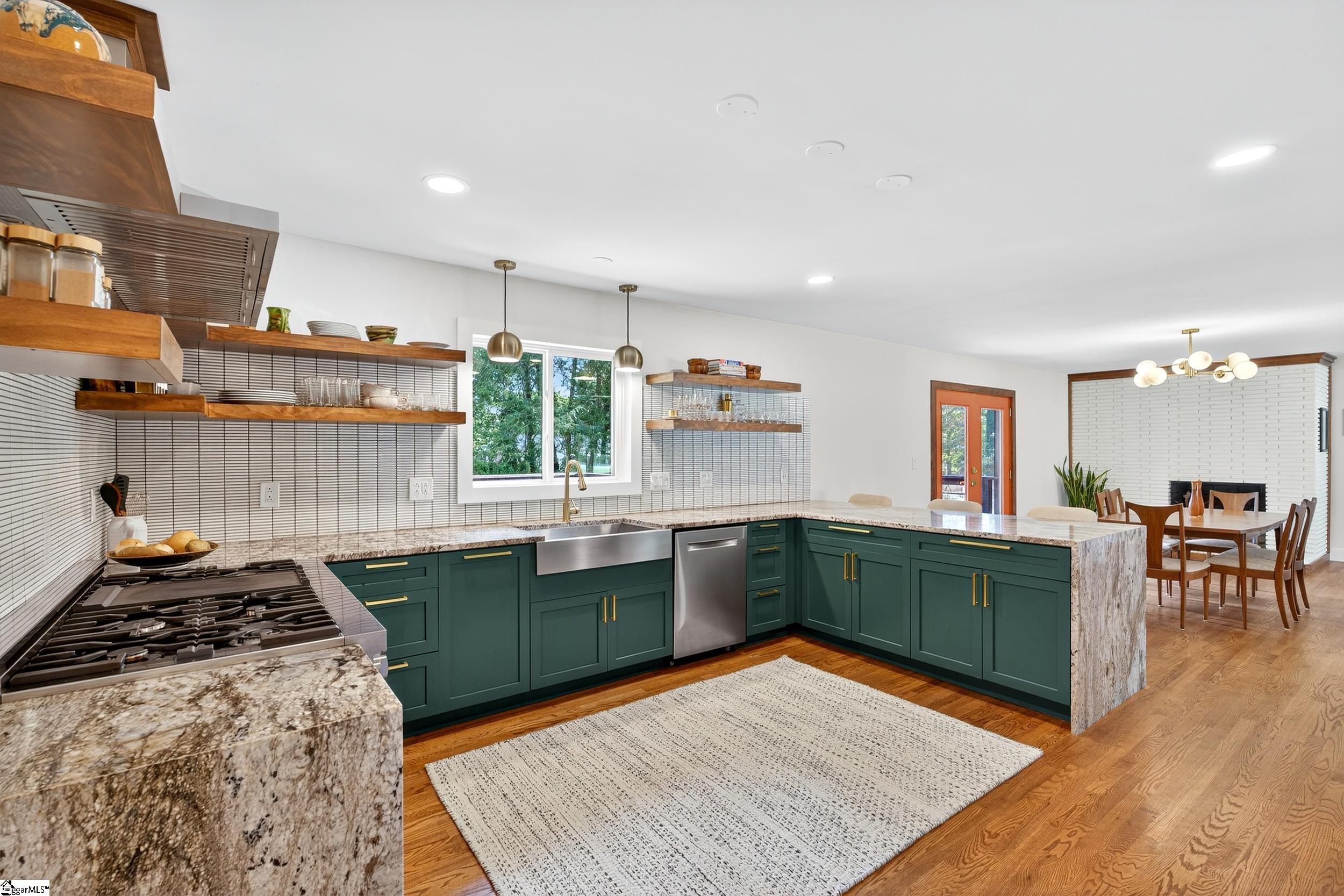 112 Lake Forest Drive