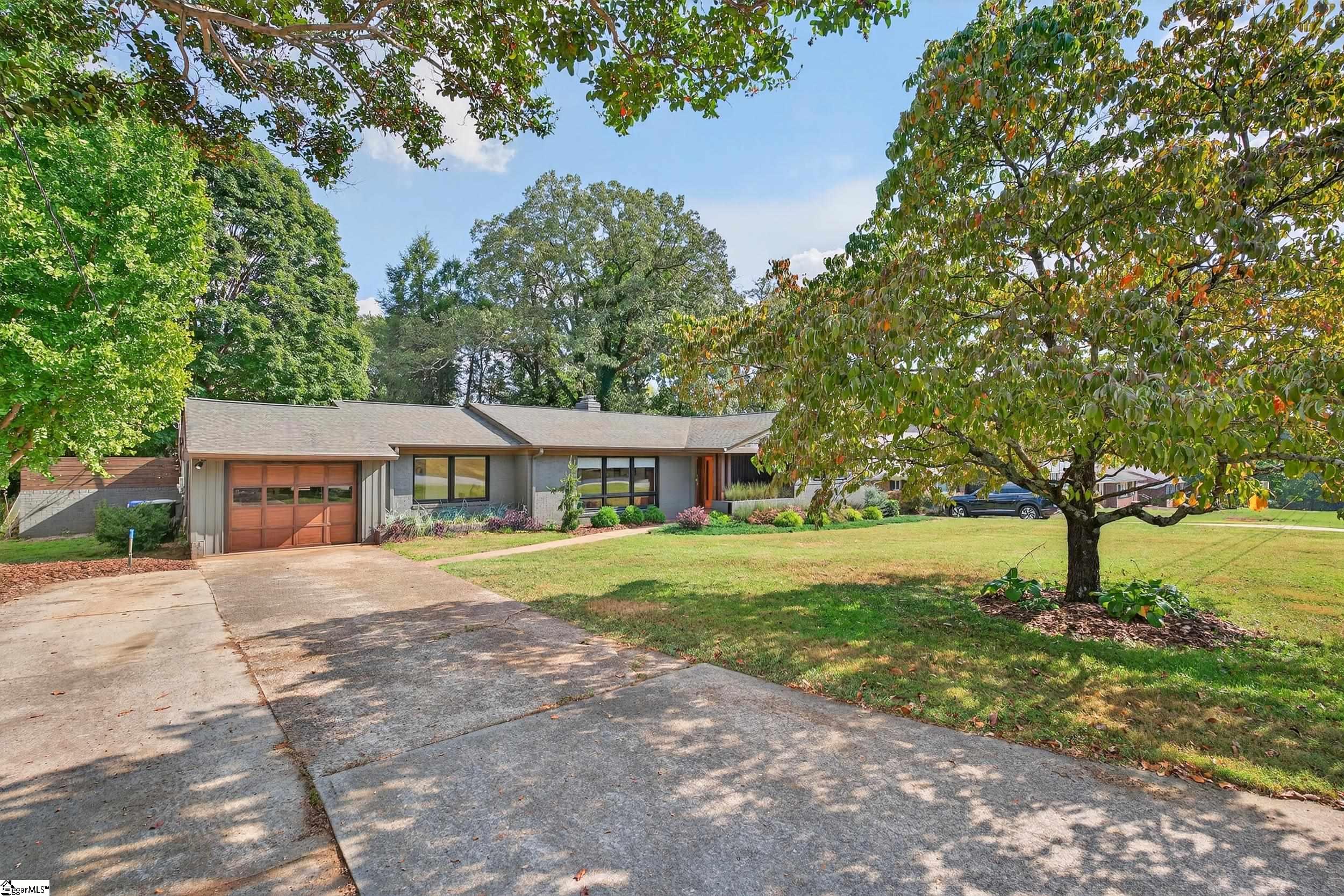 112 Lake Forest Drive