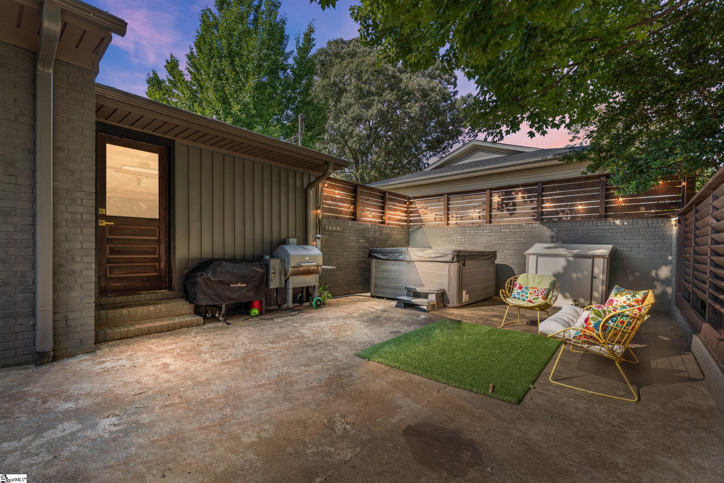 112 Lake Forest Drive
