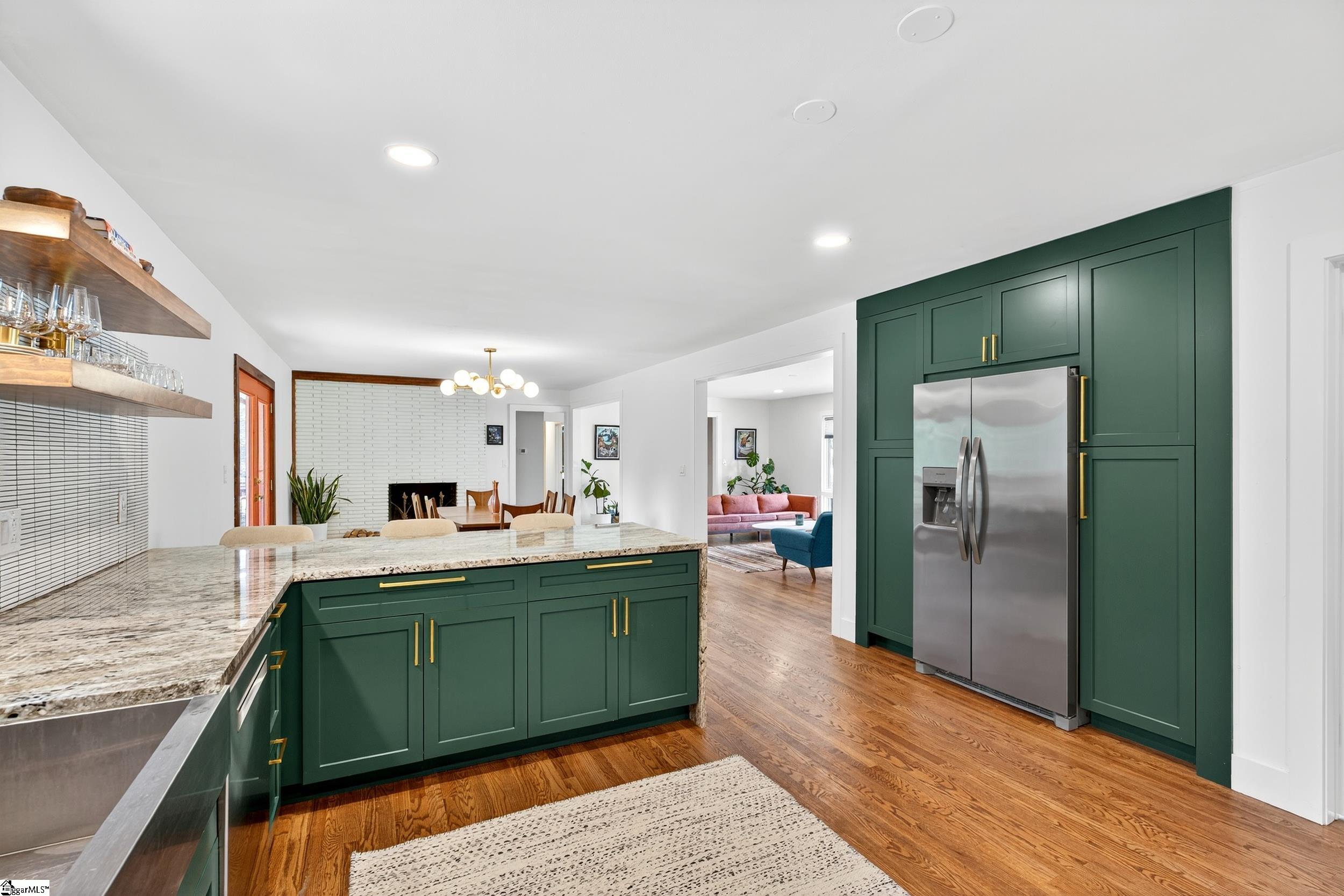 112 Lake Forest Drive
