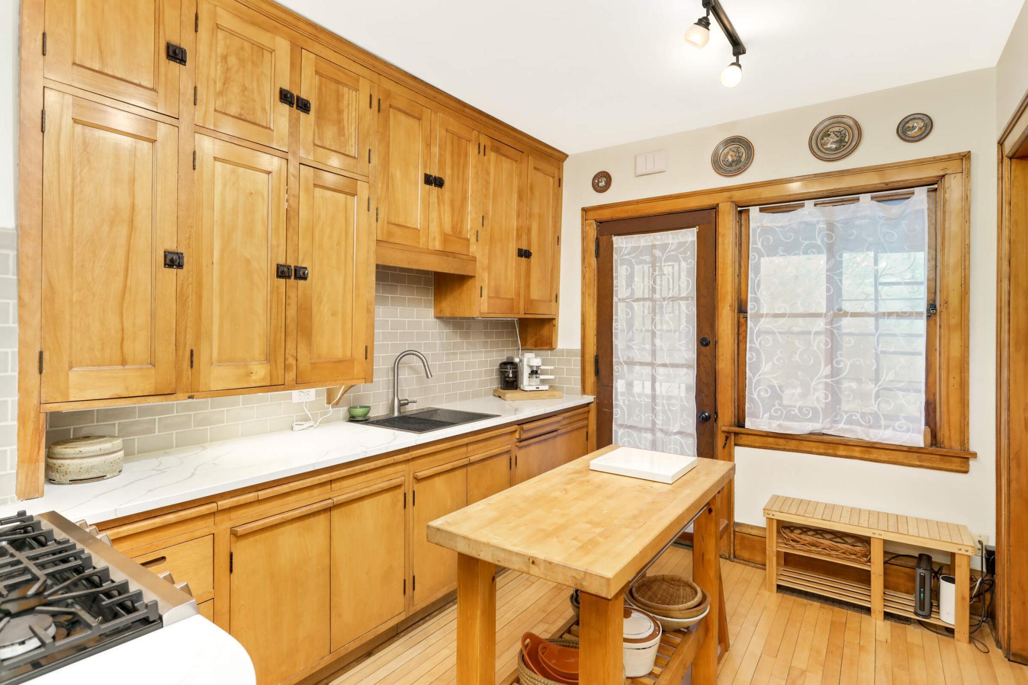 719 5th Street SE Unit: 4