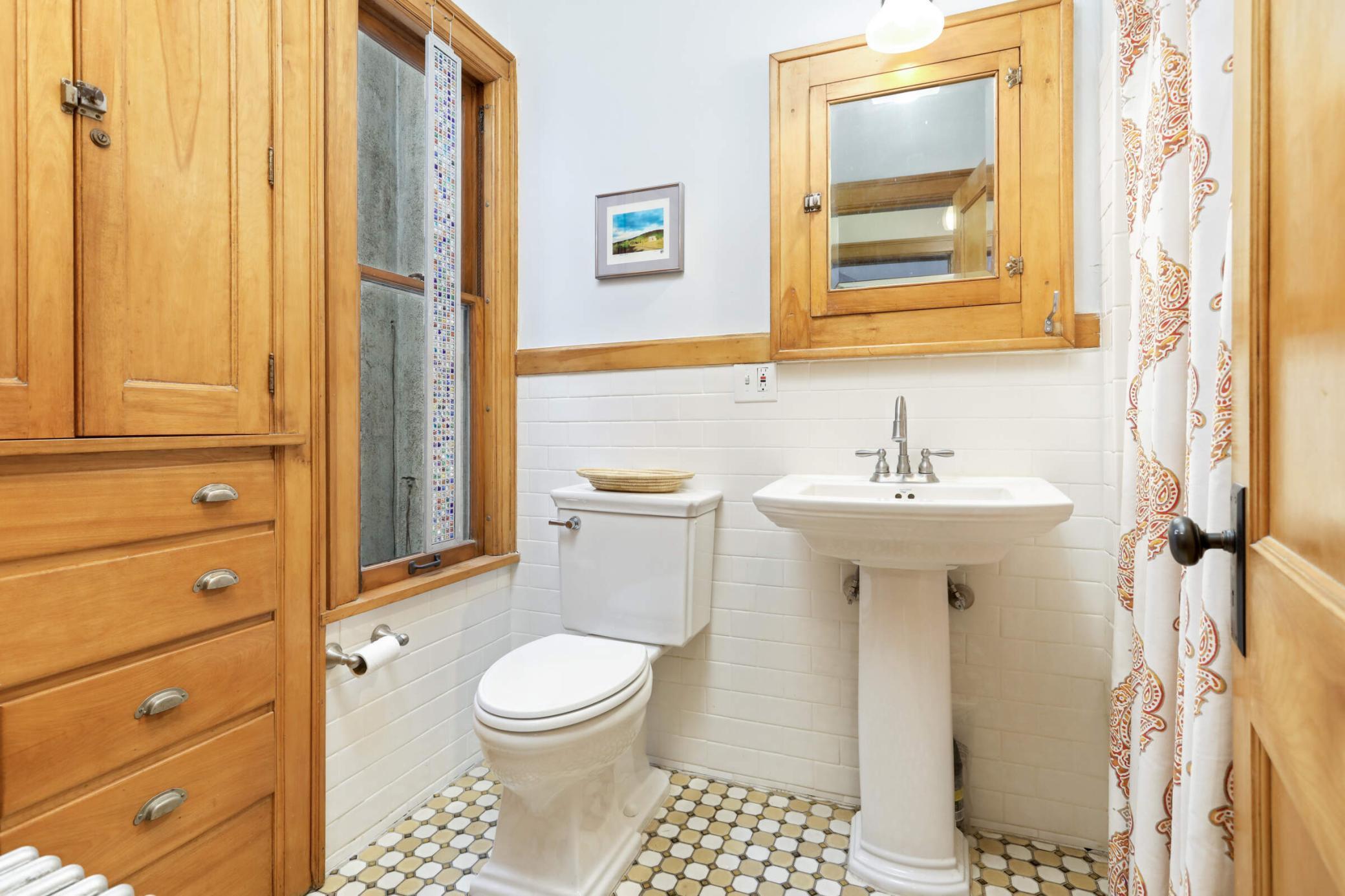 719 5th Street SE Unit: 4