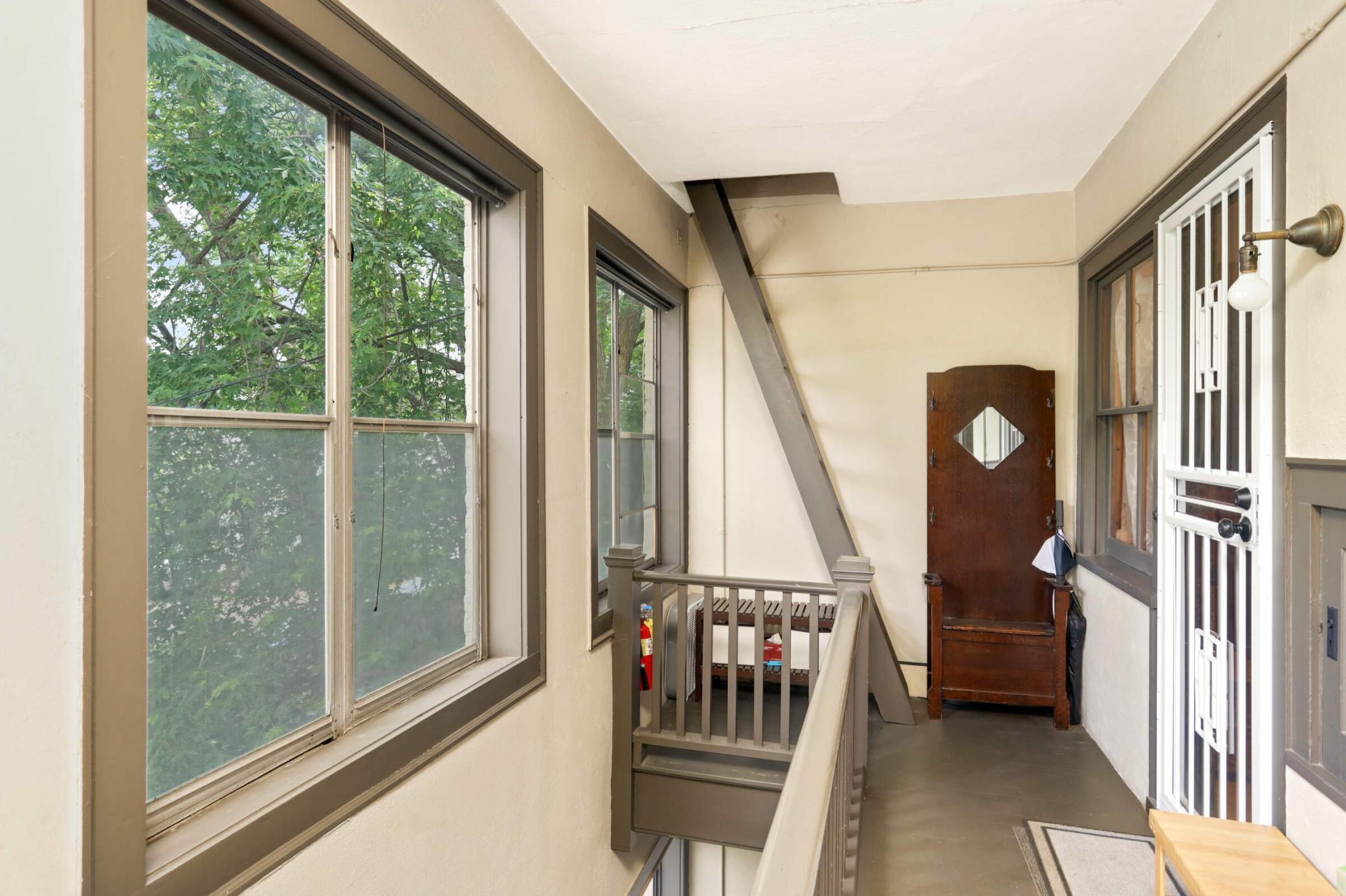 719 5th Street SE Unit: 4