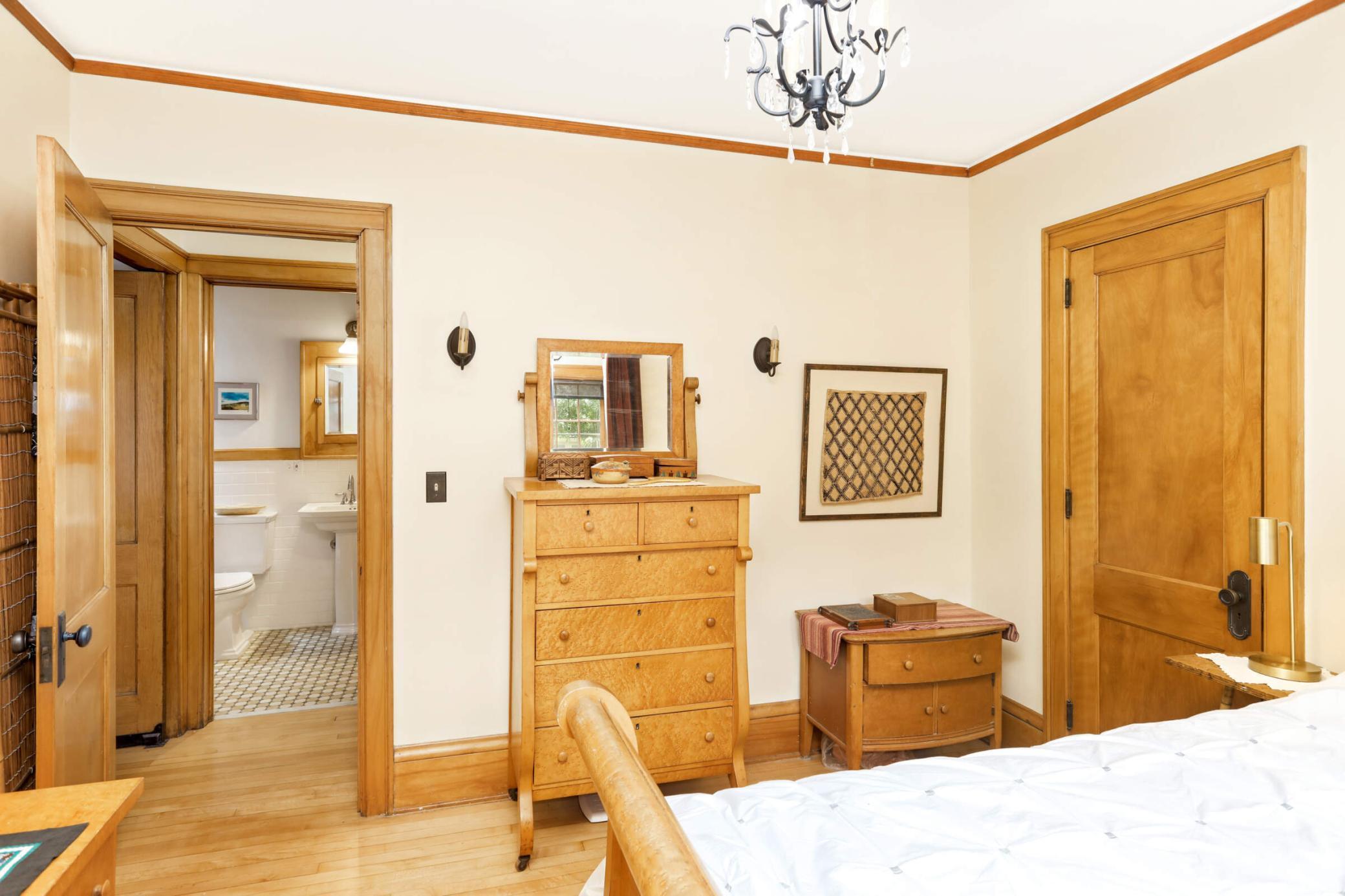 719 5th Street SE Unit: 4