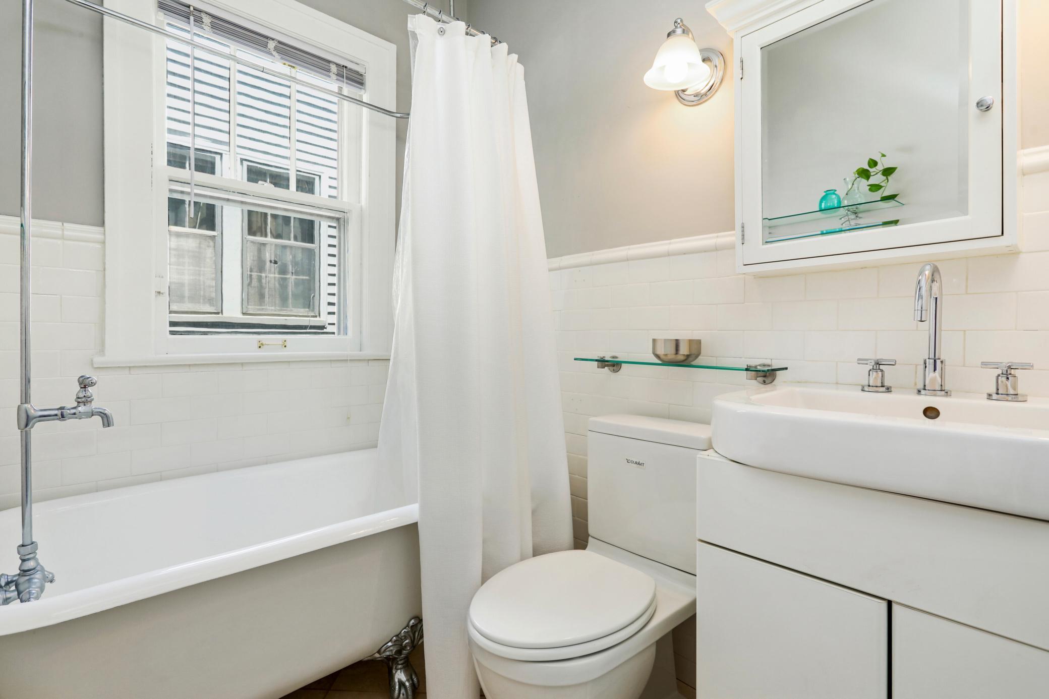 1907 Benjamin Street NE