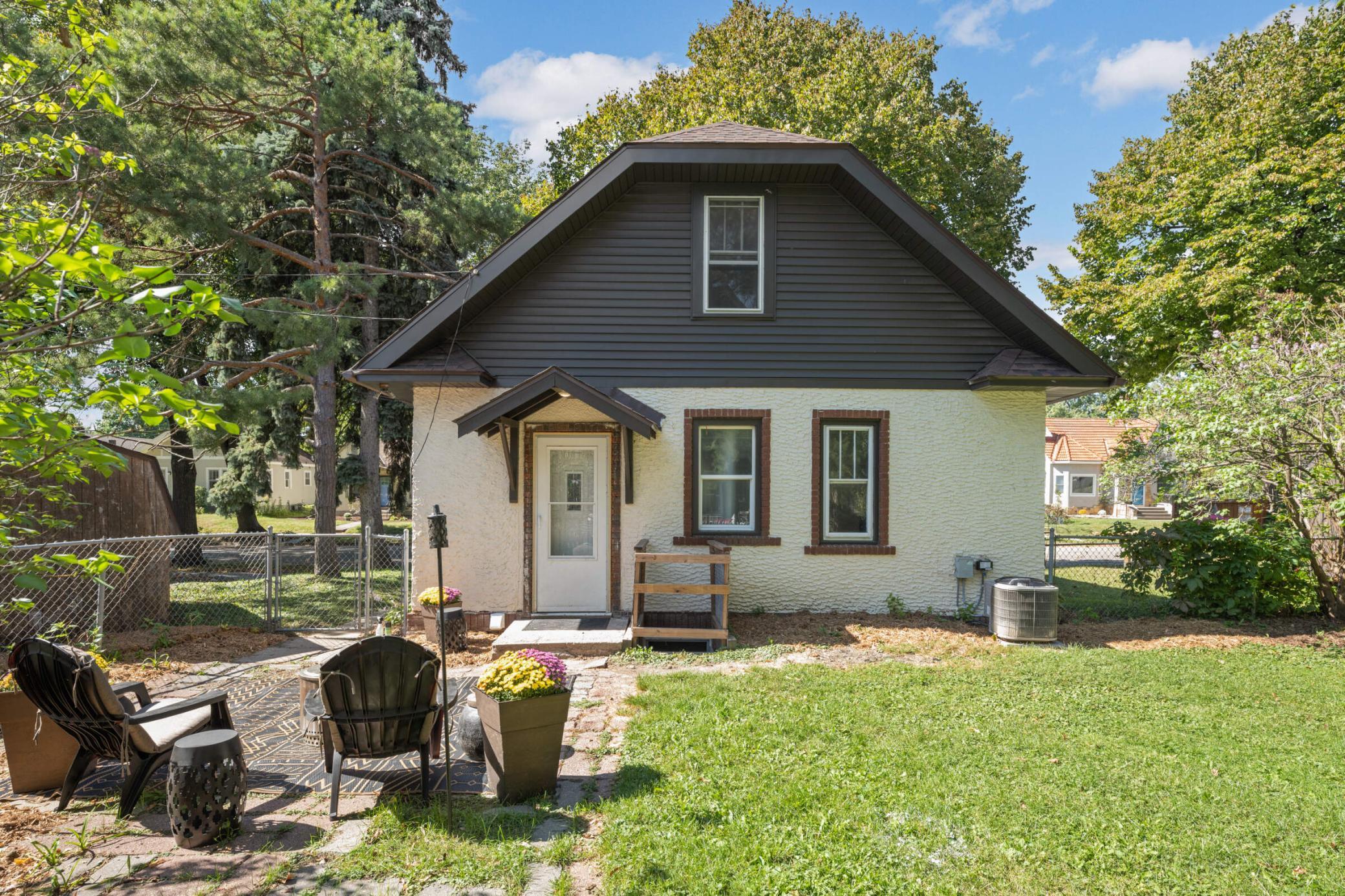 2833 Arthur Street NE