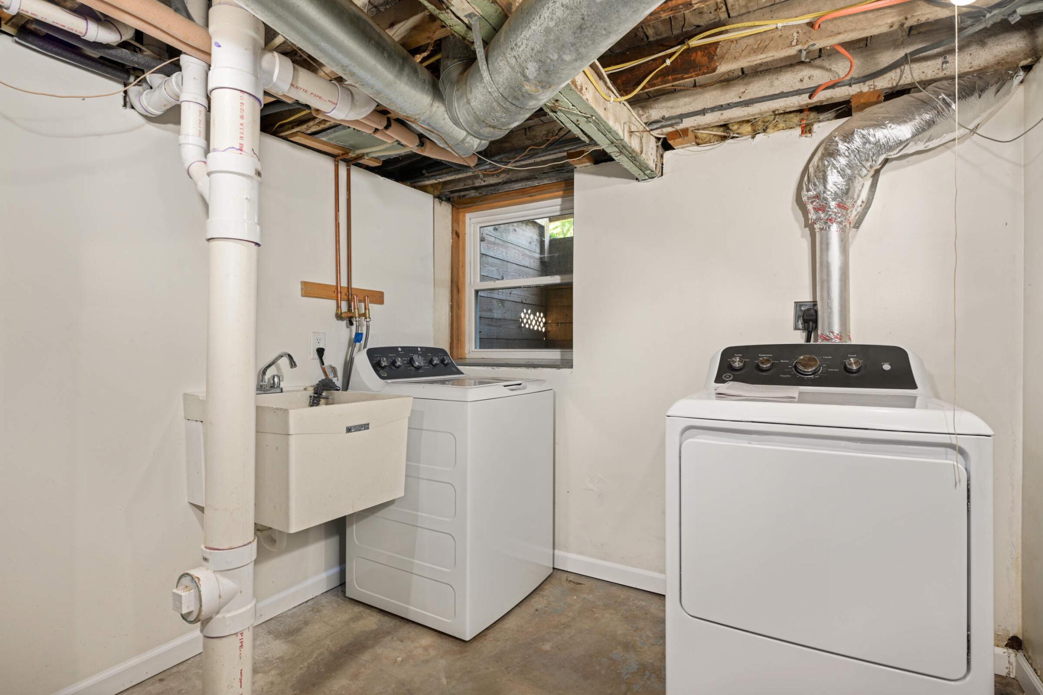 2833 Arthur Street NE