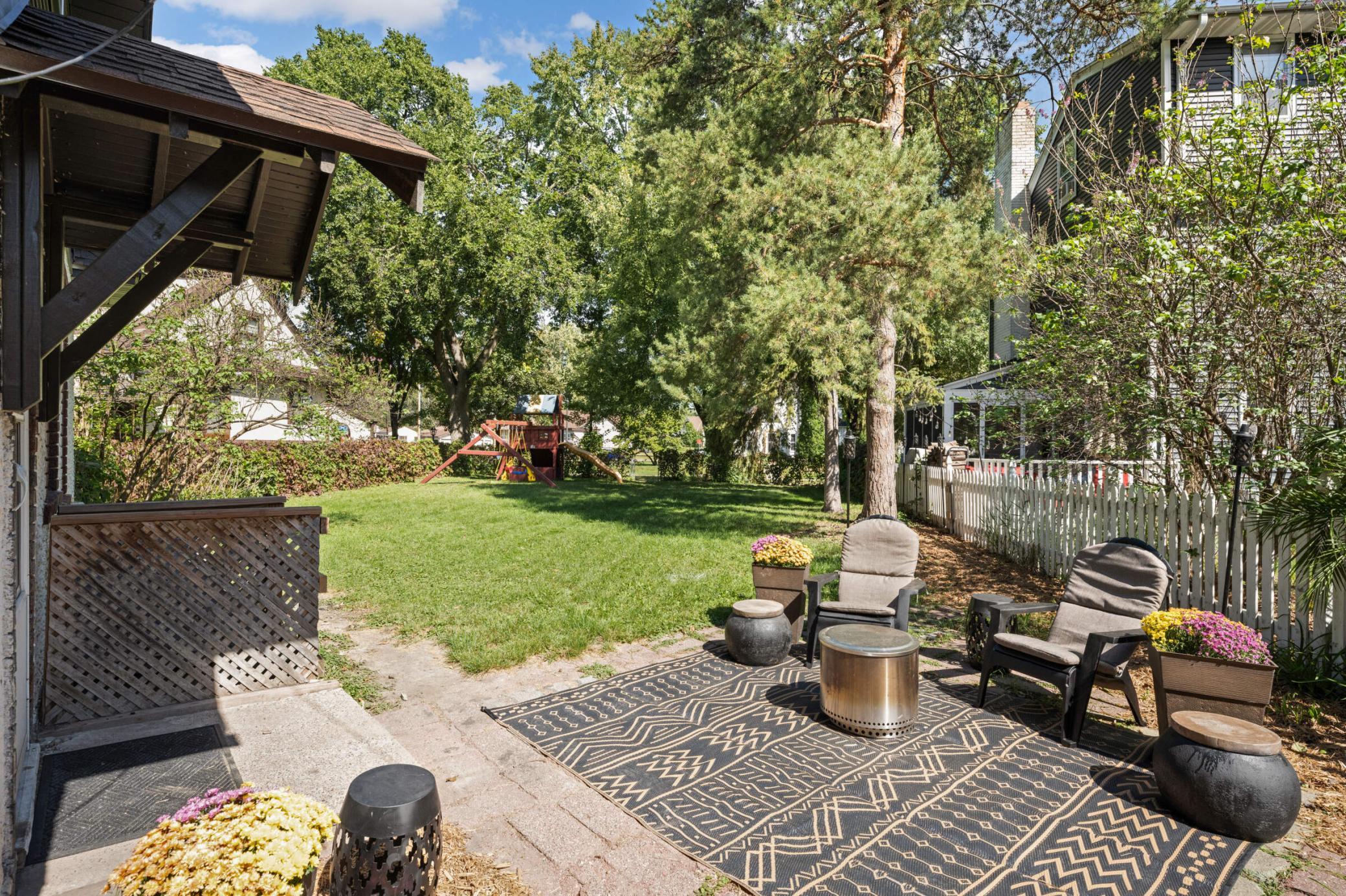 2833 Arthur Street NE