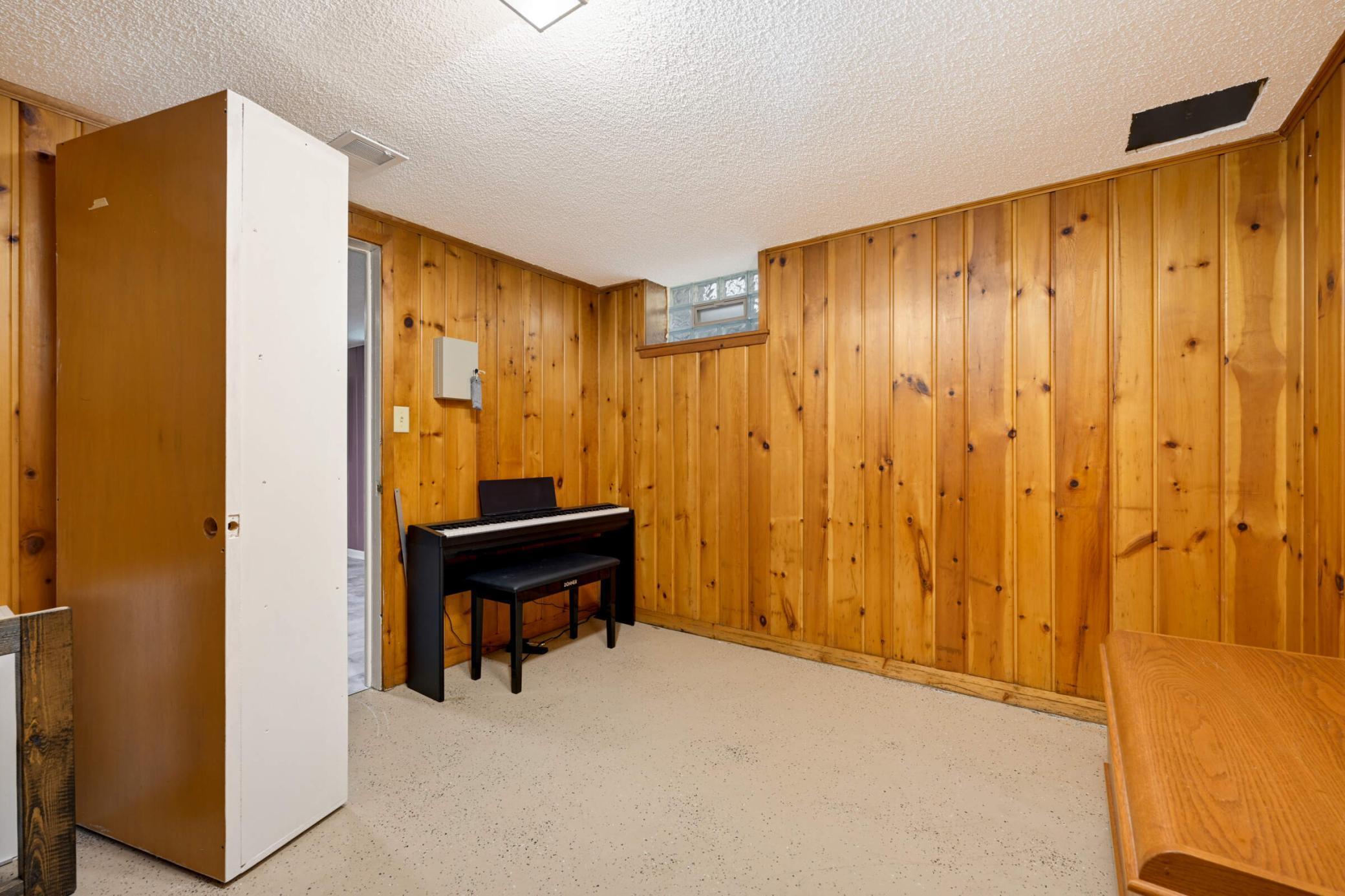 626 Park Valley Drive W