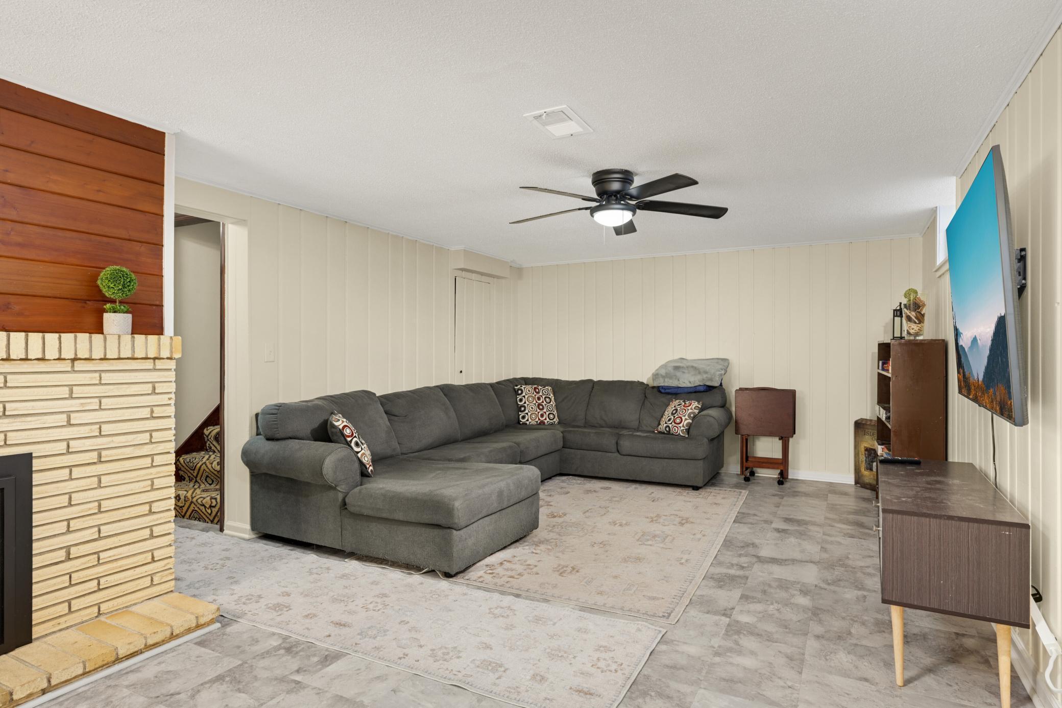 626 Park Valley Drive W