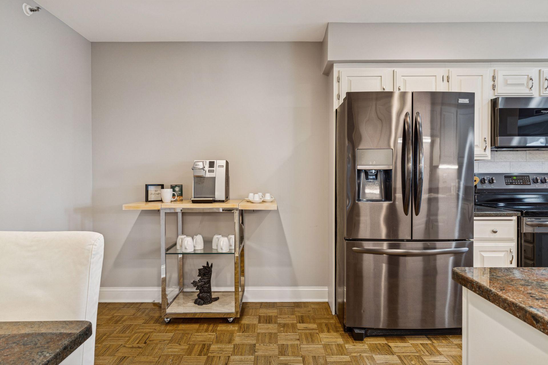 1201 Yale Place Unit: 608