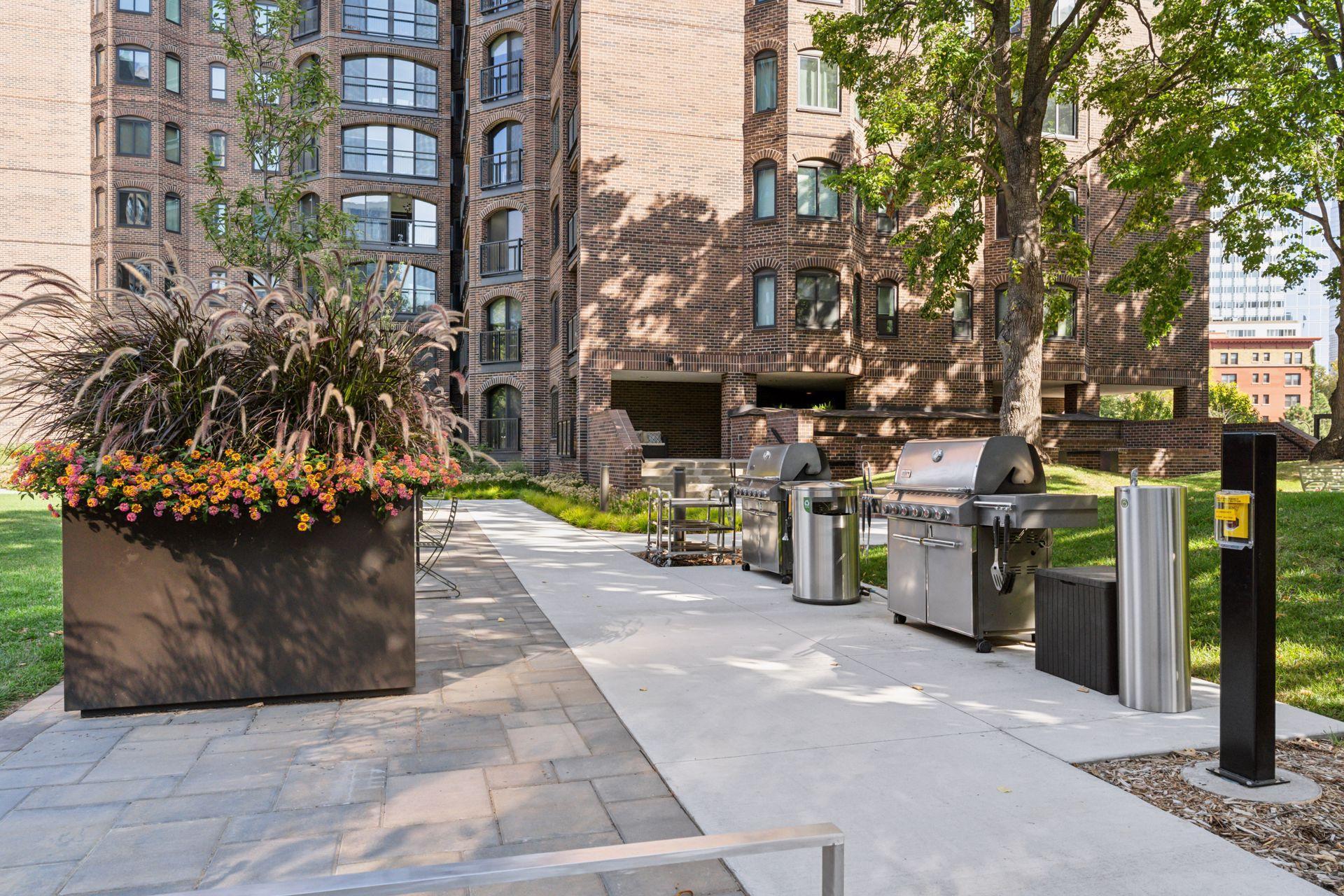 1201 Yale Place Unit: 608