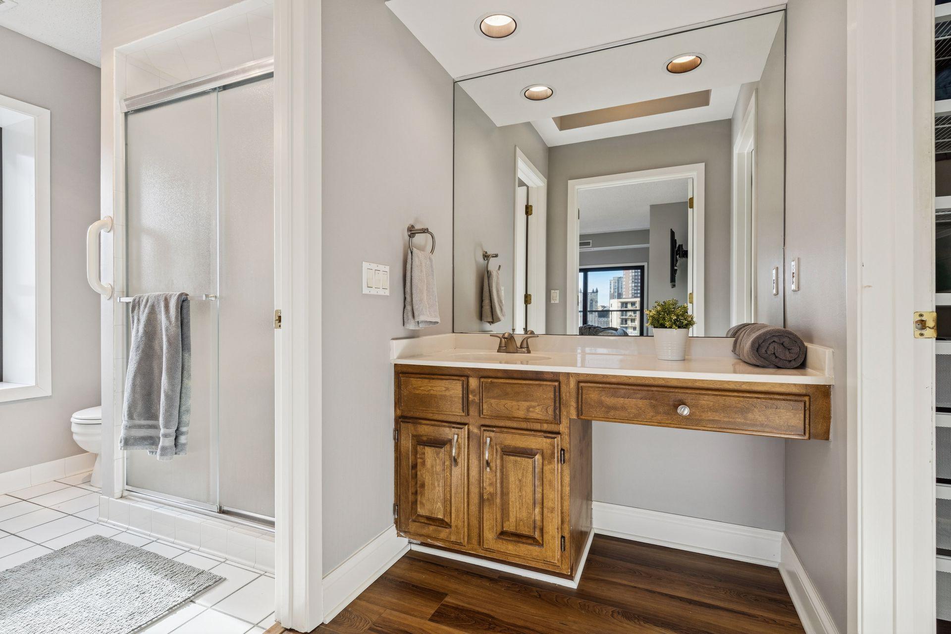 1201 Yale Place Unit: 608