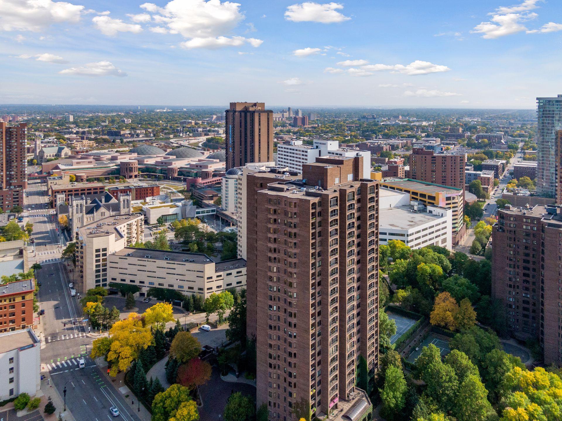 1201 Yale Place Unit: 608
