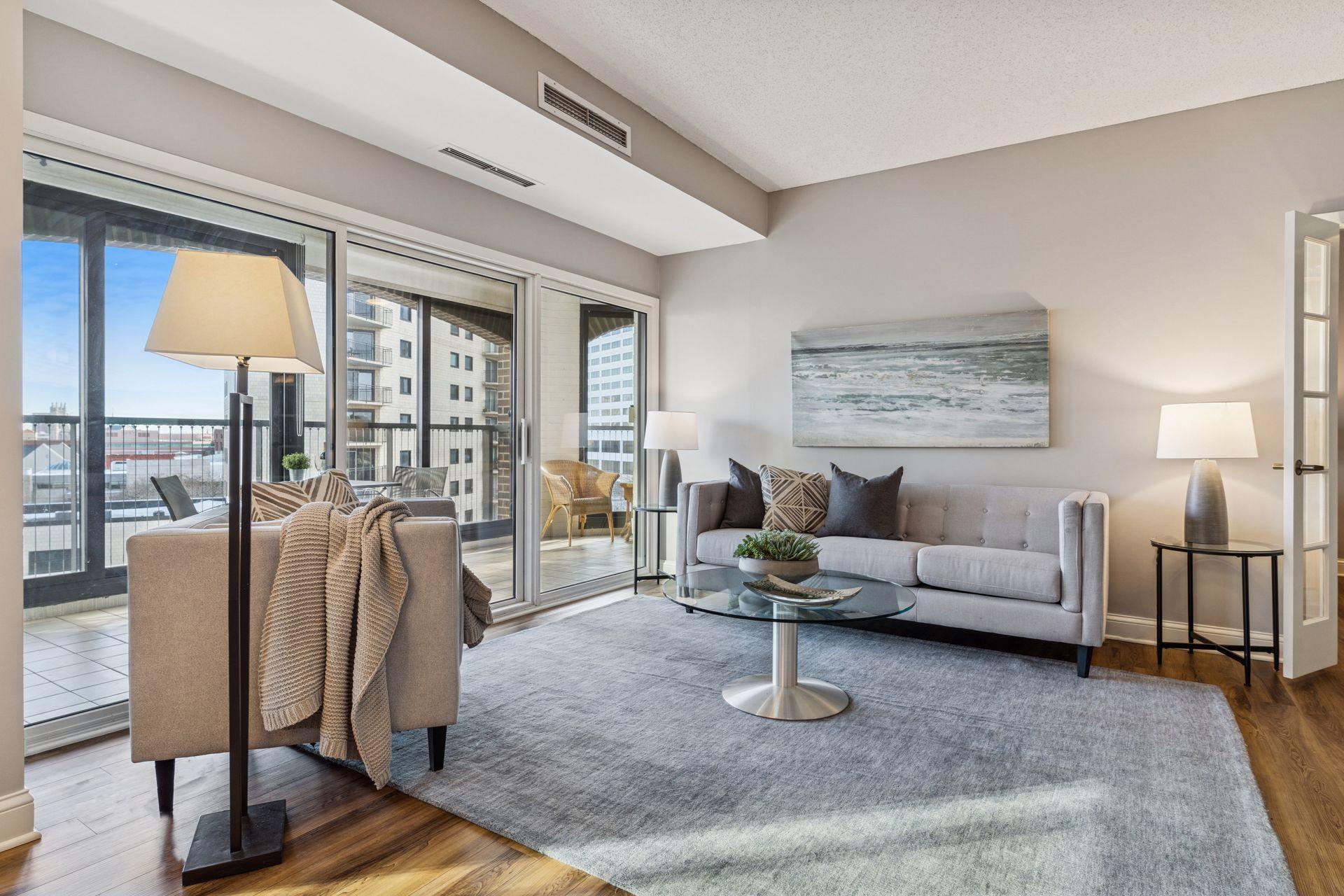 1201 Yale Place Unit: 608