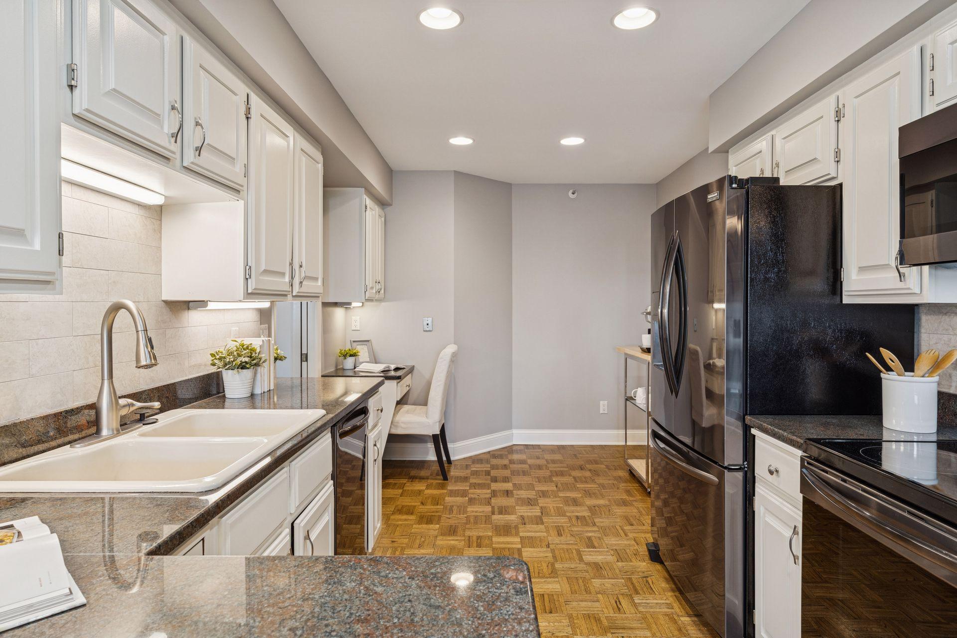 1201 Yale Place Unit: 608